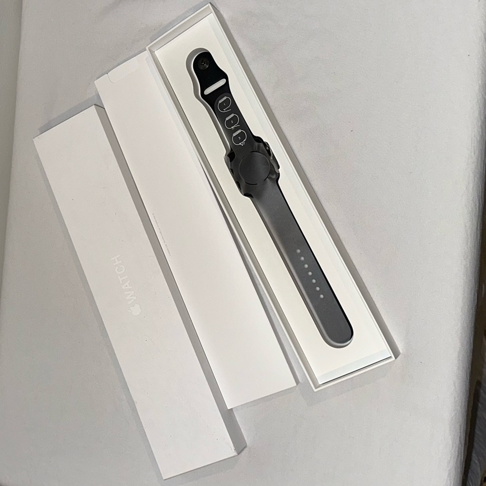 Apple Watch Series 1 42mm Space gray aluminum case with black sports band